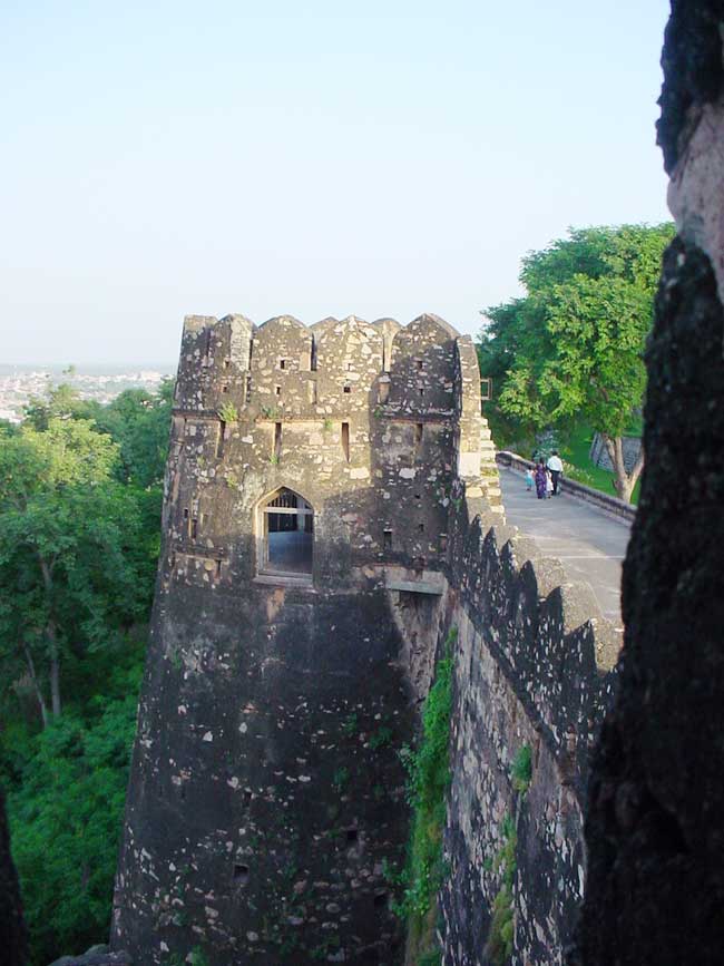 Jhansi Fort / Jhansi ka Kila, Uttar Pradesh: Famous Indian monuments