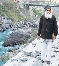 G.D. Agarwal on the banks of the Ganga.